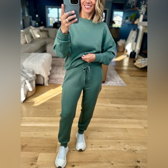 Zenana Outfitters Sage Green Scuba Crew + Jogger Set Size XL NWT - Picture 3 of 5